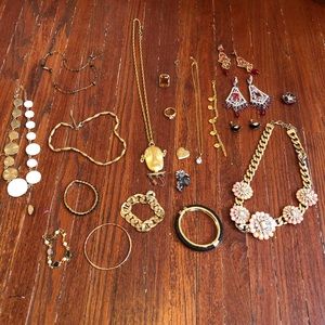 Bundle of costume jewellery